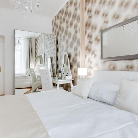 Luxury Riverside Apartments In The Center Of Πράγα Εξωτερικό φωτογραφία