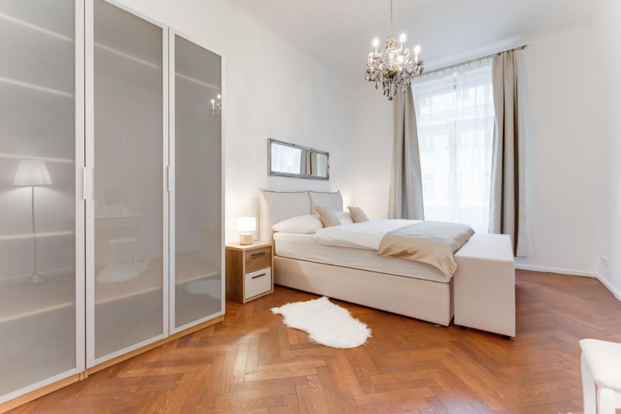 Luxury Riverside Apartments In The Center Of Πράγα Εξωτερικό φωτογραφία