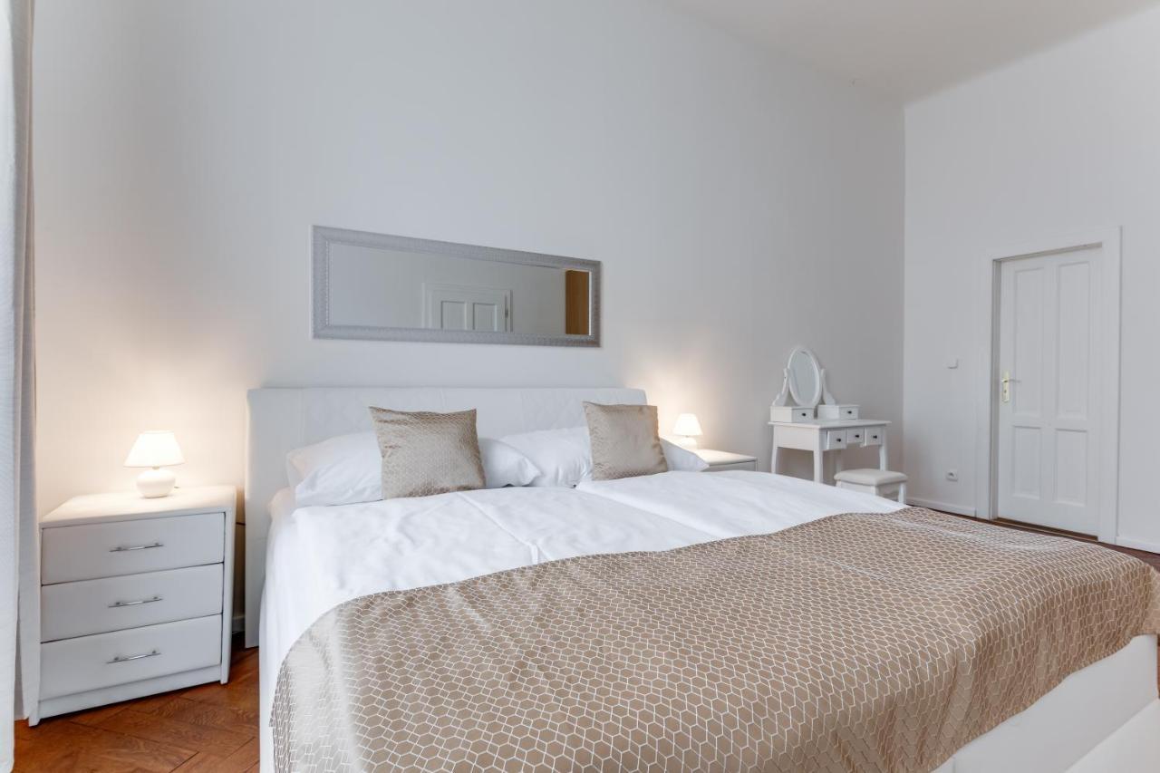 Luxury Riverside Apartments In The Center Of Πράγα Εξωτερικό φωτογραφία