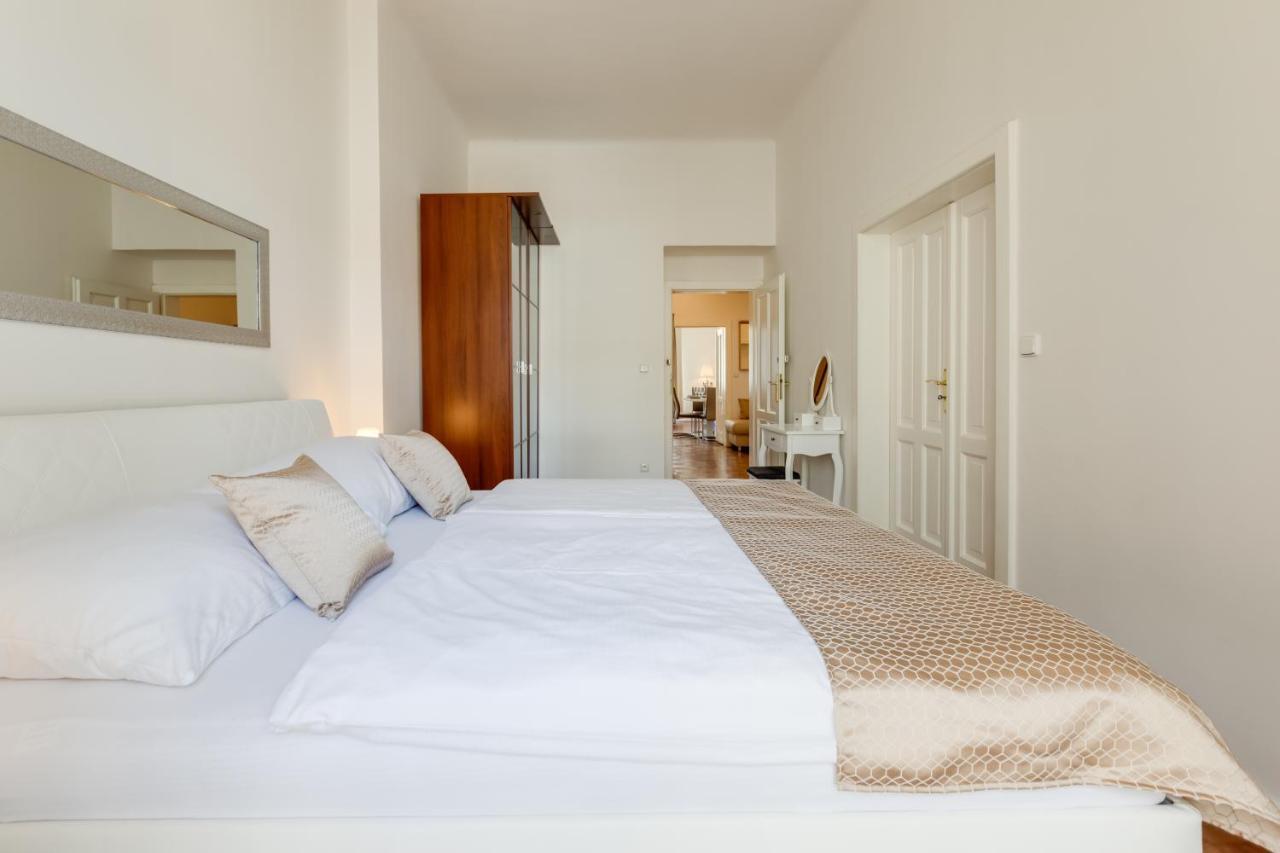 Luxury Riverside Apartments In The Center Of Πράγα Εξωτερικό φωτογραφία