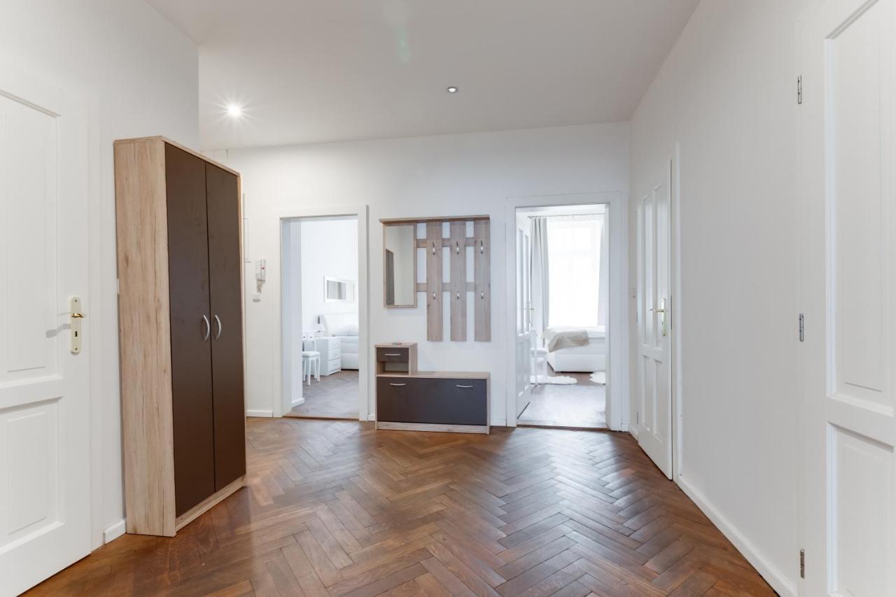 Luxury Riverside Apartments In The Center Of Πράγα Εξωτερικό φωτογραφία