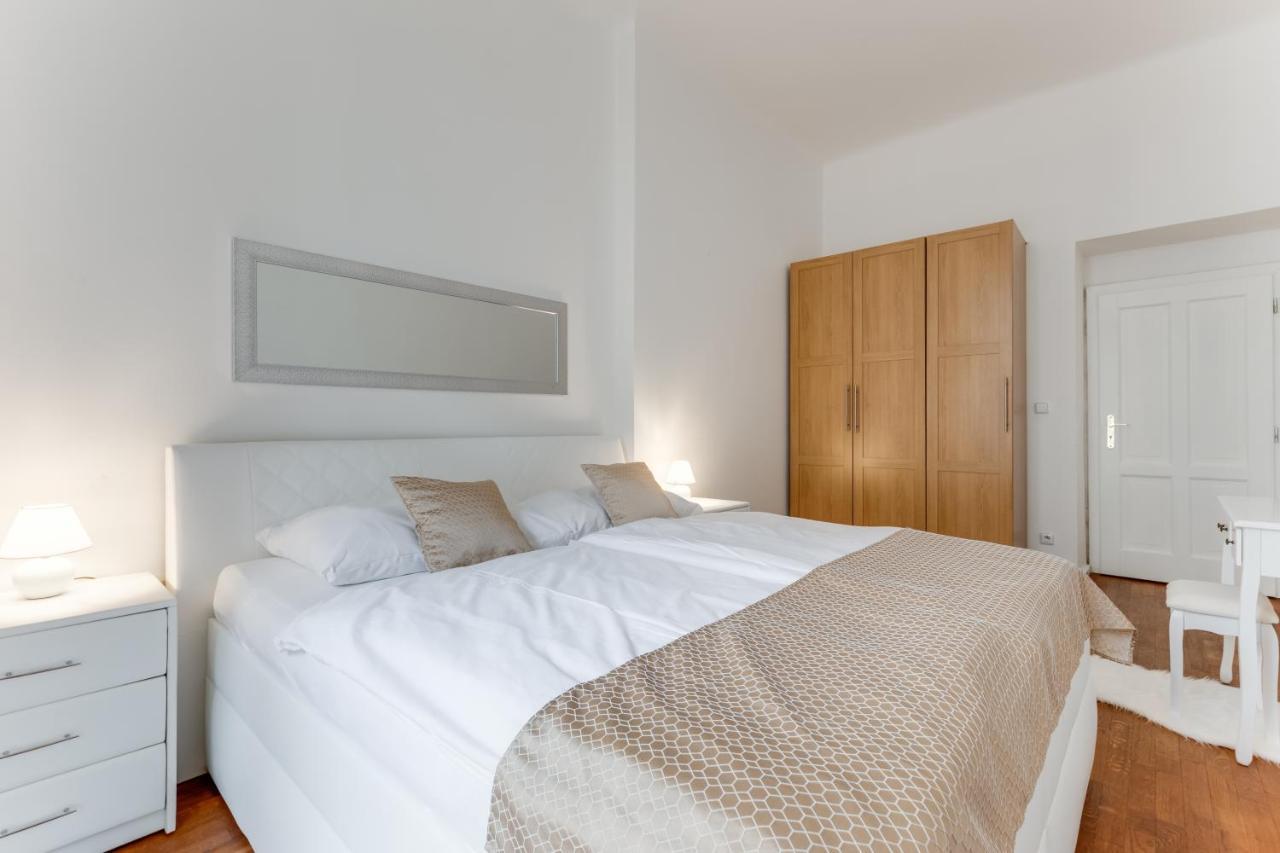 Luxury Riverside Apartments In The Center Of Πράγα Εξωτερικό φωτογραφία
