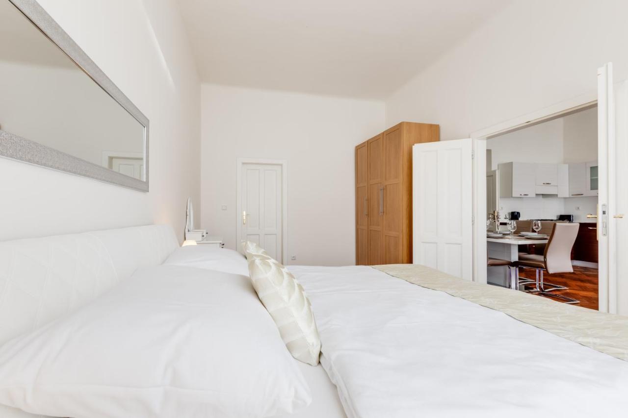 Luxury Riverside Apartments In The Center Of Πράγα Εξωτερικό φωτογραφία
