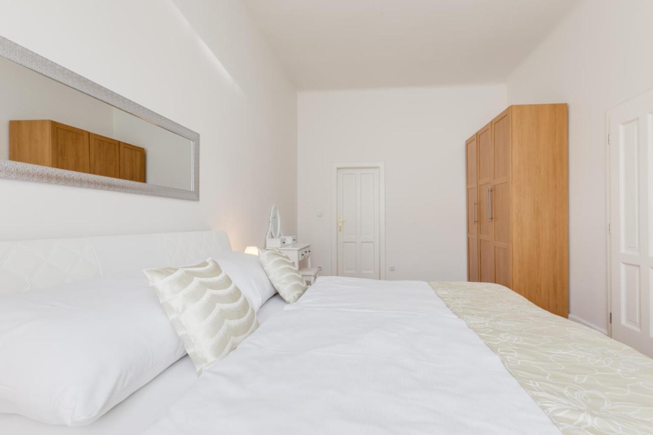 Luxury Riverside Apartments In The Center Of Πράγα Εξωτερικό φωτογραφία