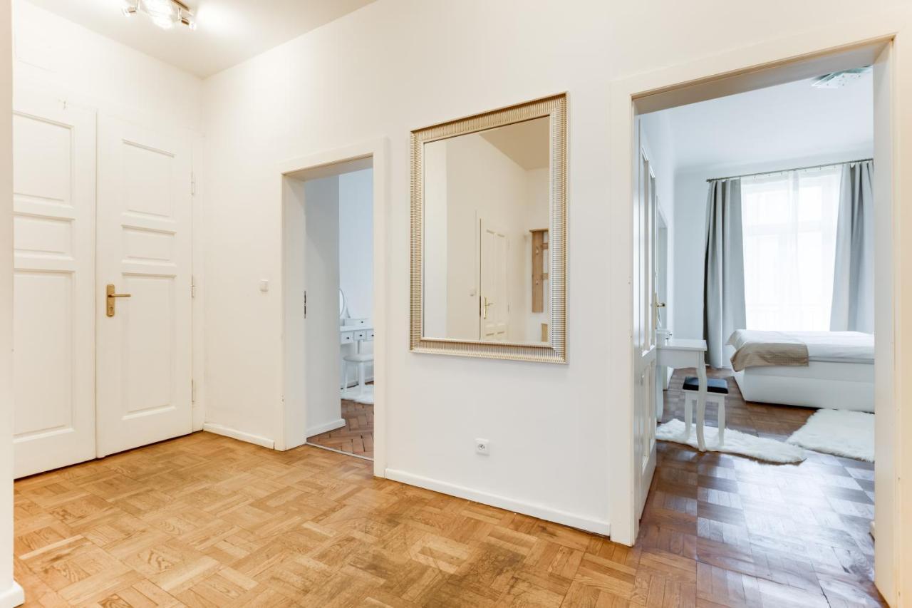 Luxury Riverside Apartments In The Center Of Πράγα Εξωτερικό φωτογραφία