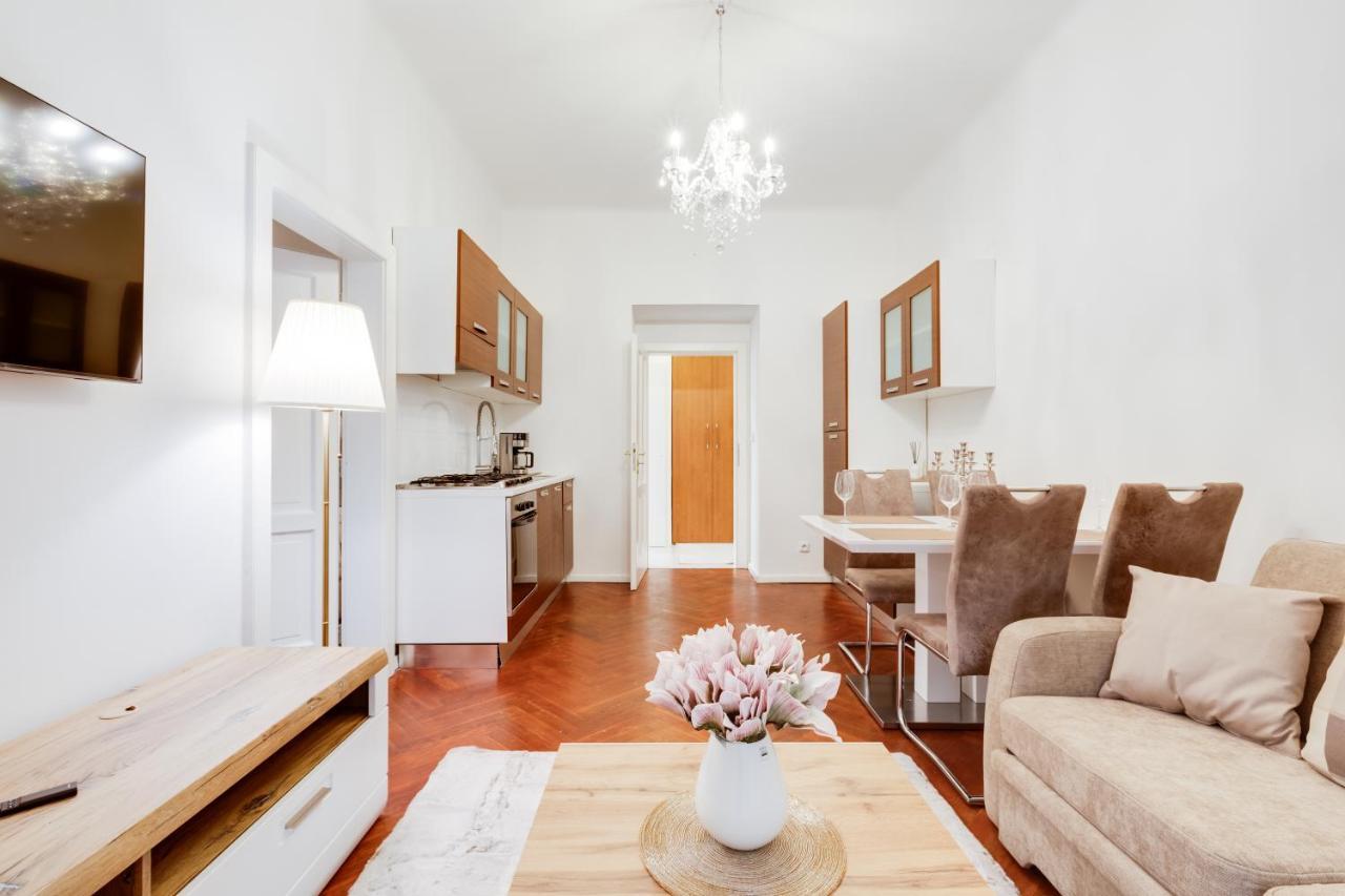 Luxury Riverside Apartments In The Center Of Πράγα Εξωτερικό φωτογραφία