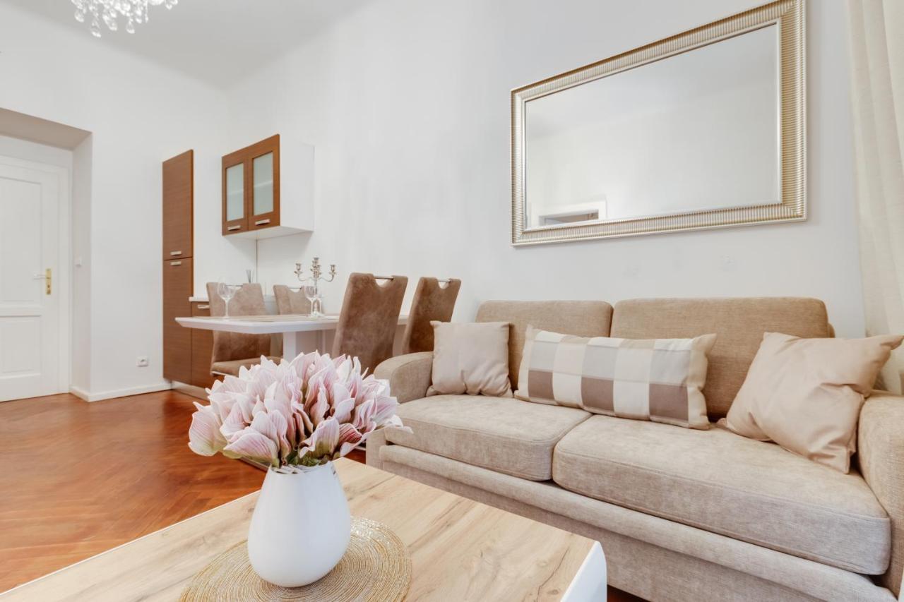 Luxury Riverside Apartments In The Center Of Πράγα Εξωτερικό φωτογραφία