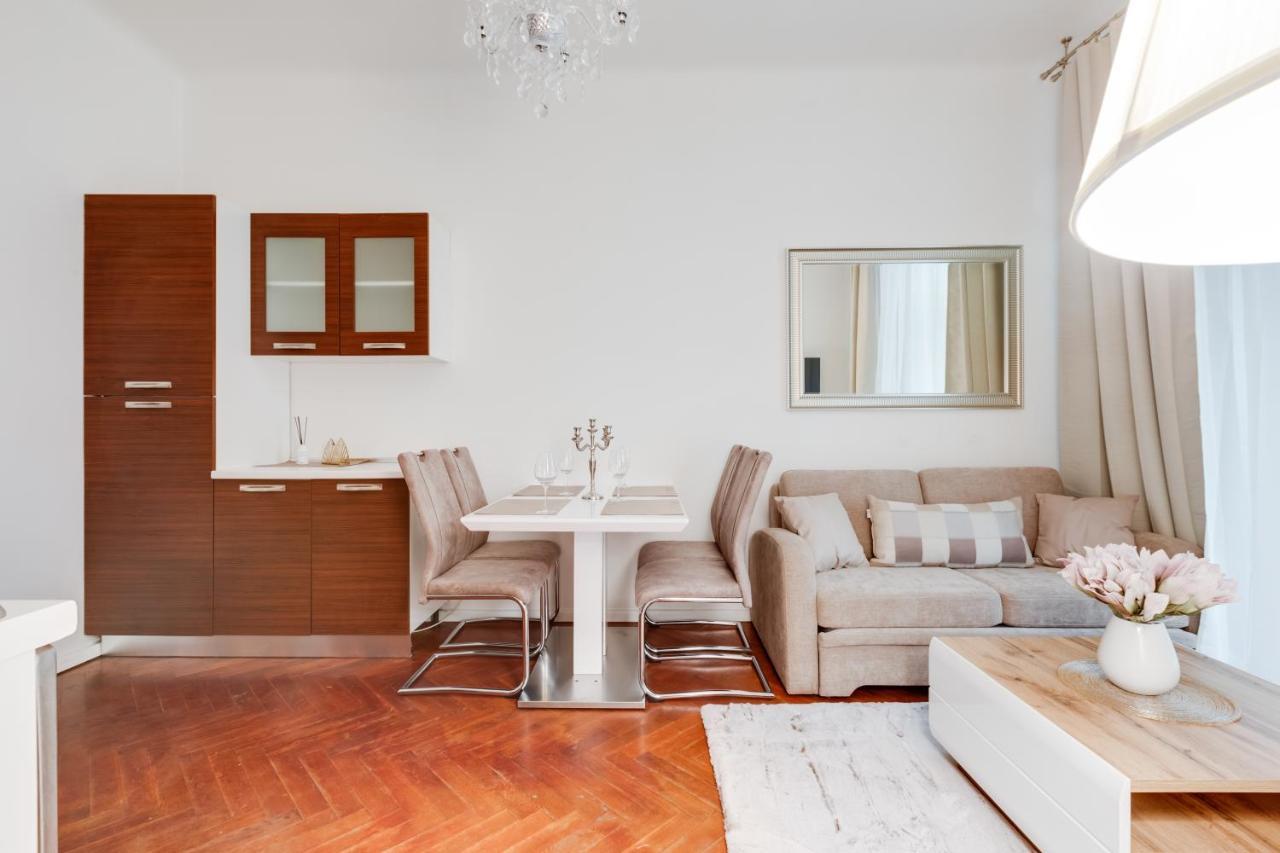 Luxury Riverside Apartments In The Center Of Πράγα Εξωτερικό φωτογραφία
