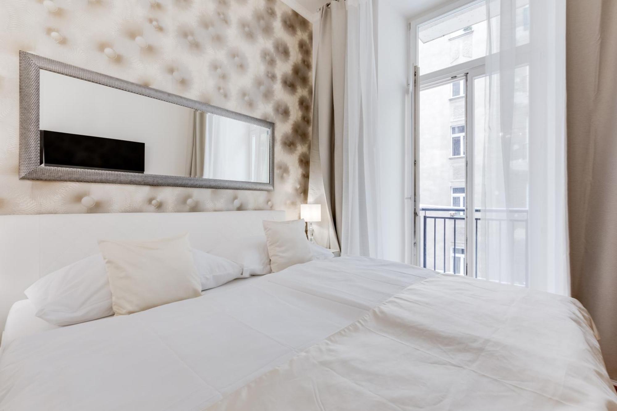 Luxury Riverside Apartments In The Center Of Πράγα Εξωτερικό φωτογραφία